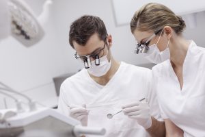 ExamVision Kepler og Galilei lupebriller i bruk. Foto.